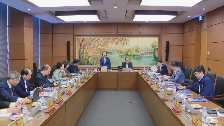 Quốc hội thảo luận ở tổ về các dự án luật